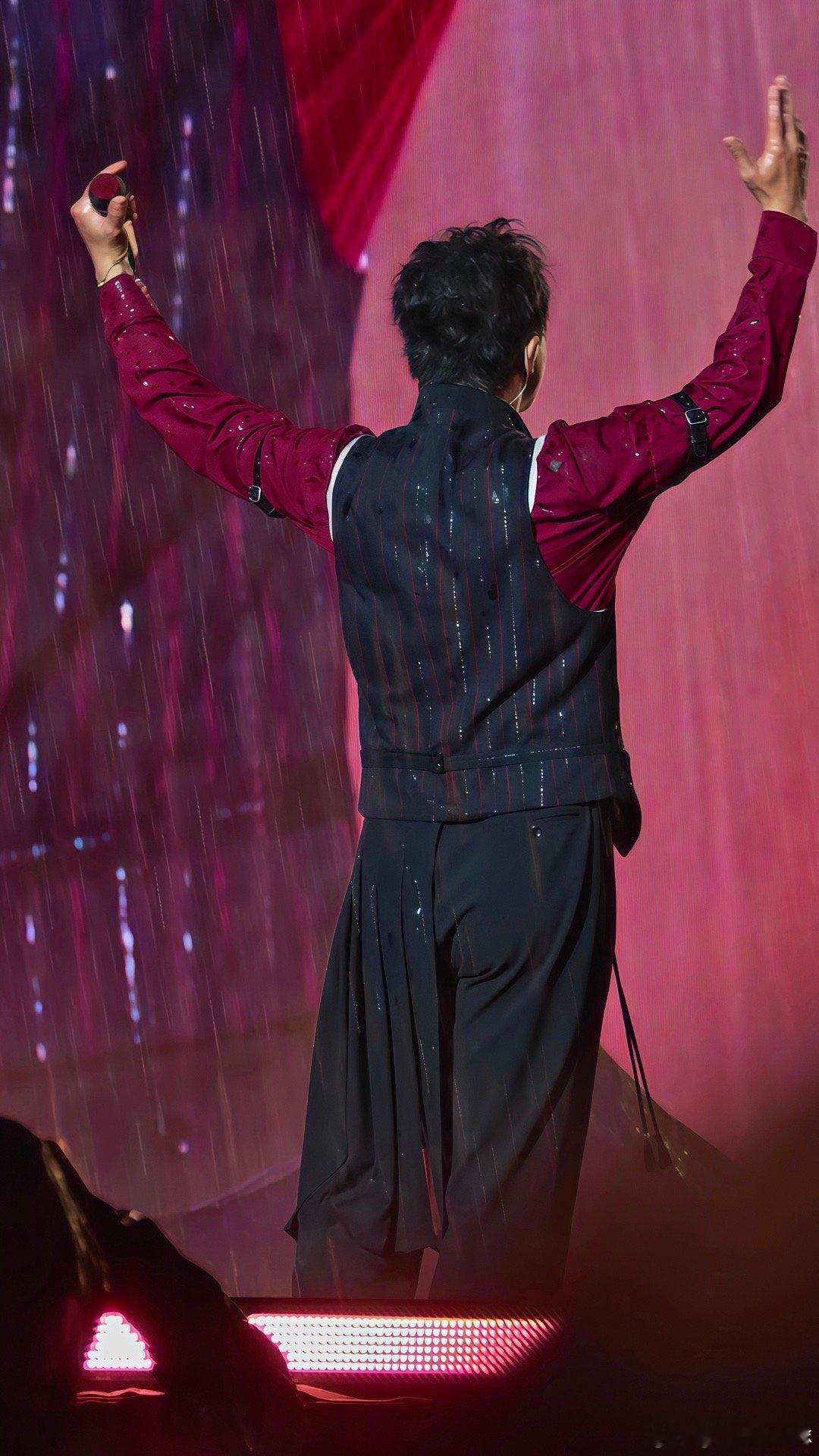 我当牛马十年了韩庚还是这么能打 等庚哥演唱会等到心焦，终于盼来好消息！求签售会+