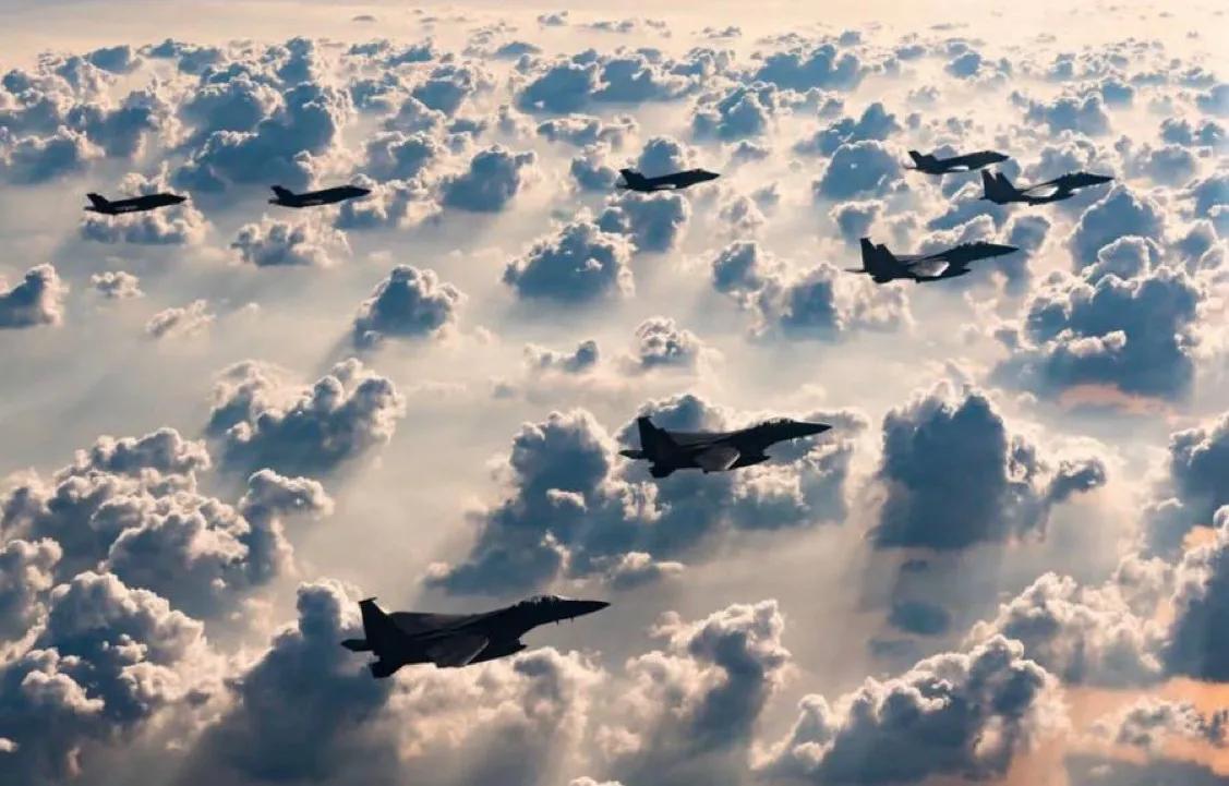 ❗️❗️❗️目前，以色列和美国的战斗机正在对伊朗几个城市的军事目标进行空袭，包括