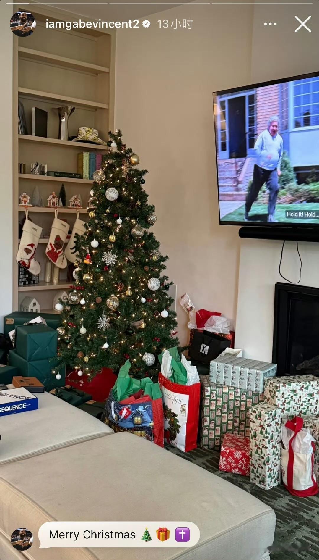 这就是生活大于篮球吧！！！人家在准备圣诞大战，他却在吃圣诞大餐！

圣诞大战的比