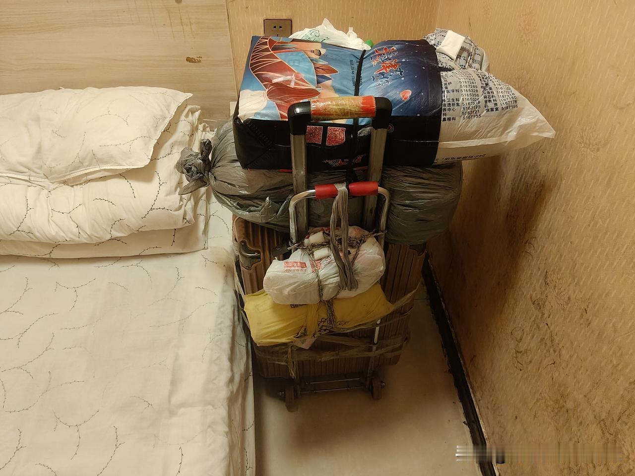 菏泽火车站牡丹区中华路与桂陵路交汇处的昌润宾馆，卫生状况简直让人崩溃。我之前住过