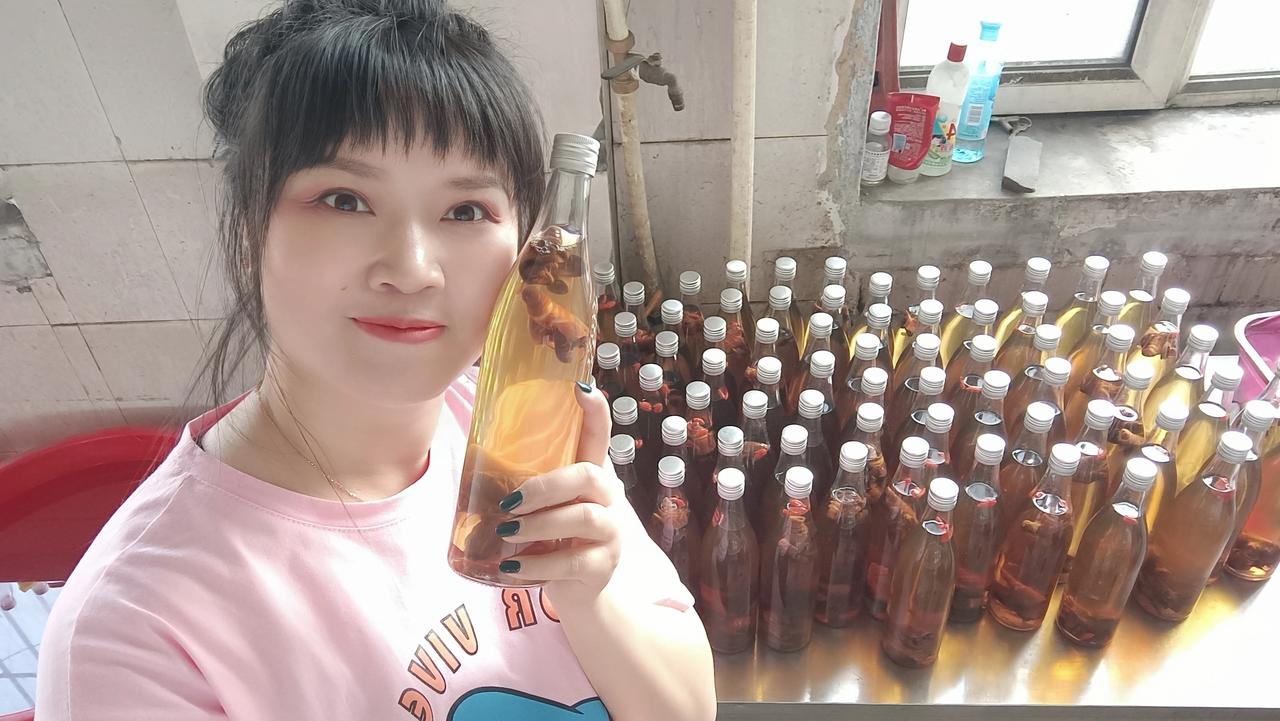 预订童蛾酒前几批的已经陆续到货，其中有因快递暴力产生的破损，小莉对此非常抱歉，希