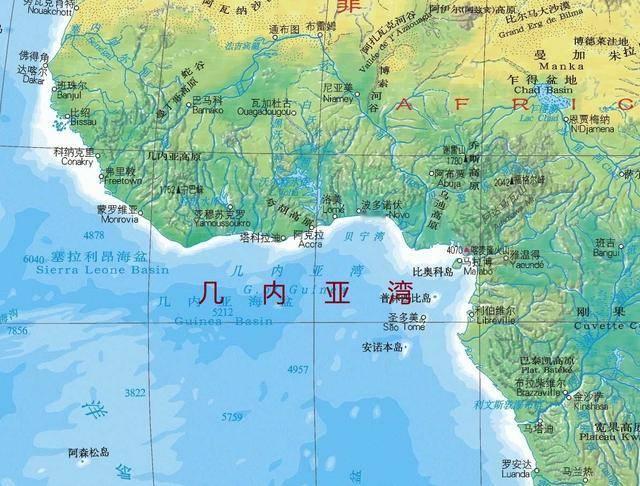 为什么多个国家叫“几内亚”？
西非有个几内亚湾。
在它的北面有个几内亚高原，高原