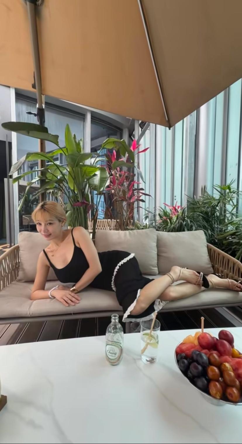 京爷茄大炮女人旭姐，也不是个省油的灯。
每天也是闲不住，不是拍写真，就是到处寻觅