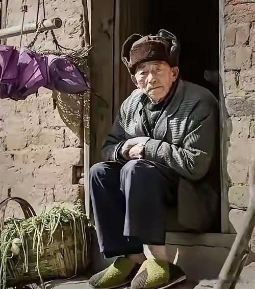 为什么还有那么多人在吹捧马猴?不好说，自以为武功高强，打一回输一次，就当看耍猴了