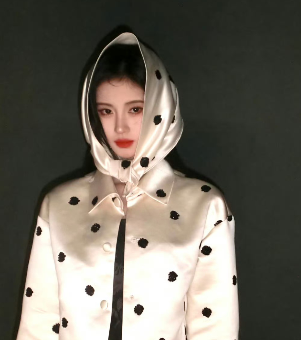 这瓜吃得人直呼好家伙！丝芭甩出“20年合约”当王炸，鞠婧祎方反手一个“笔迹鉴定”