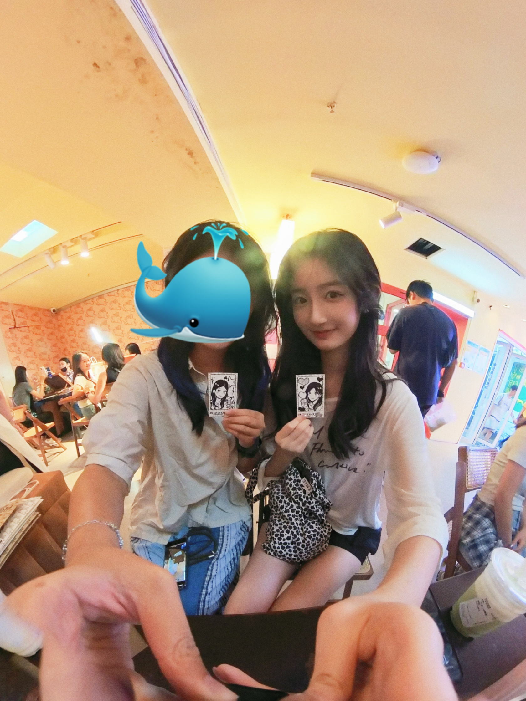 p2p3:扭曲抽象自拍 爱拍🤪p4:手忙脚乱的拍了第一张电梯大头贴🫨p5p6