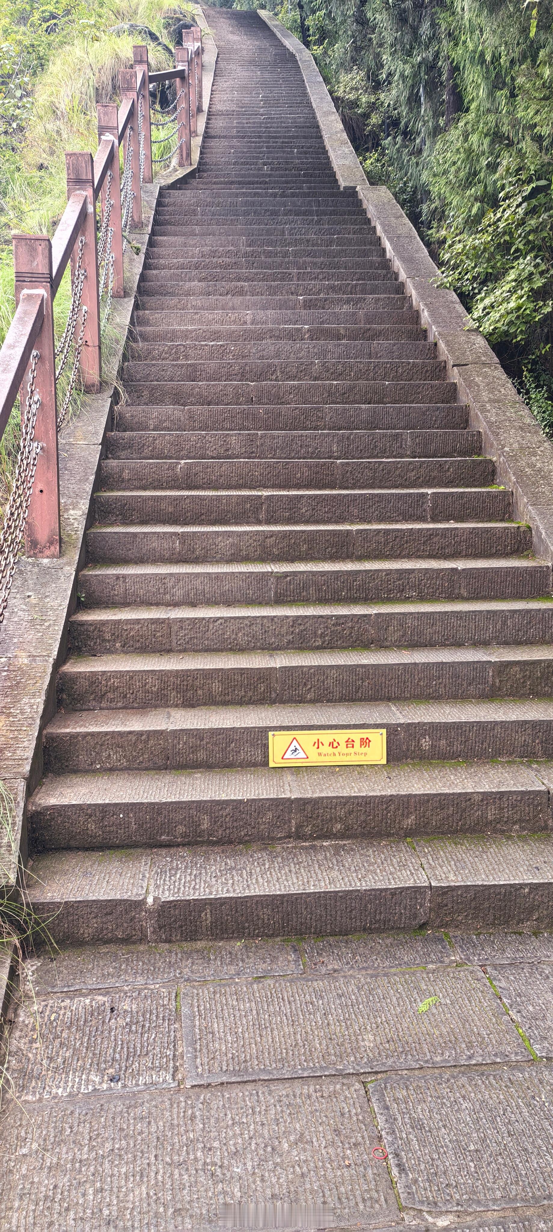 又是秋雨绵绵的一个早上，爬山了各位。。[666] ​​​