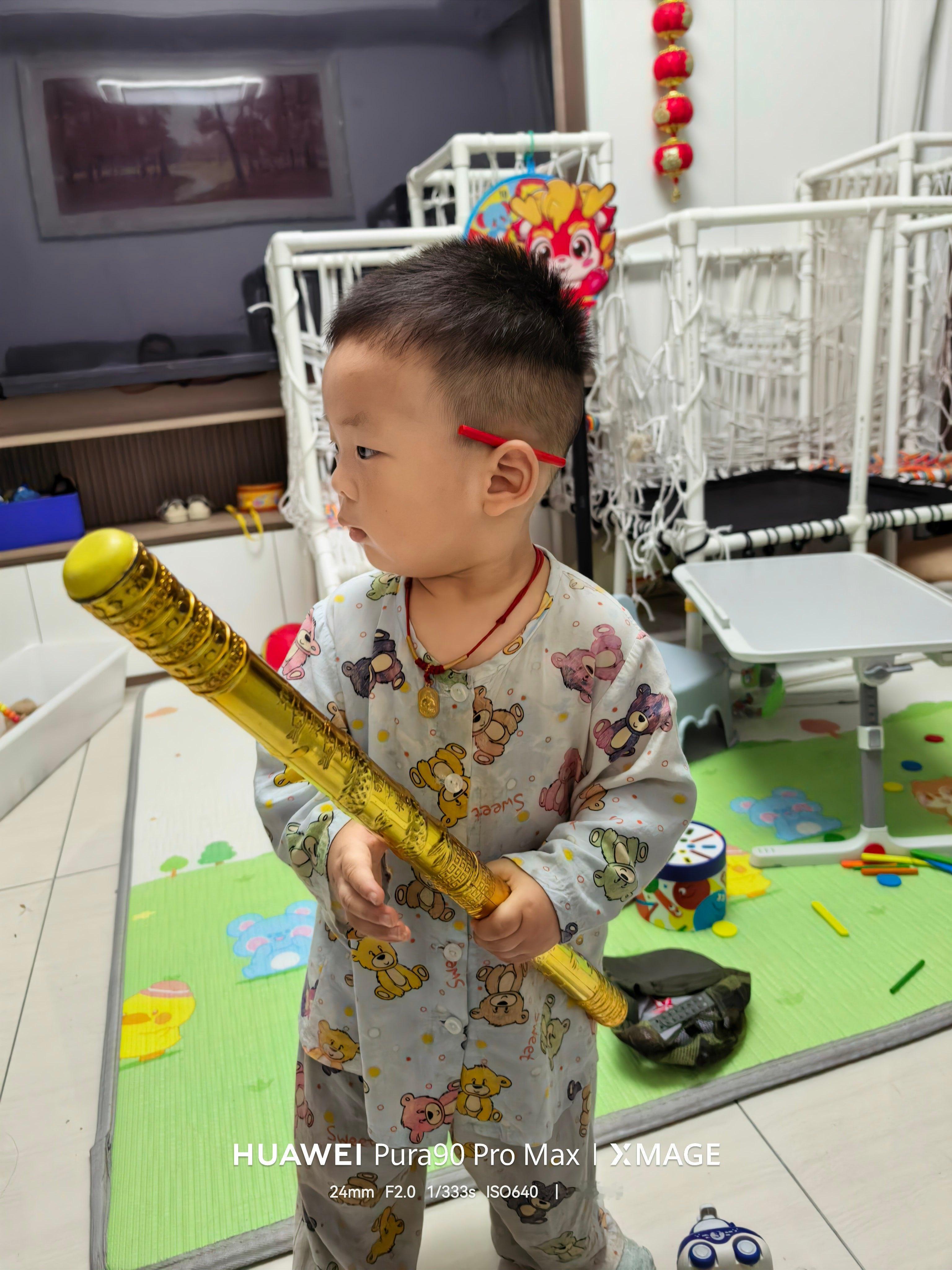 乐乐一晚上找我给他夹棍棍，刚夹好就甩掉了，又重来，反复玩了一晚上。不由的感叹，小