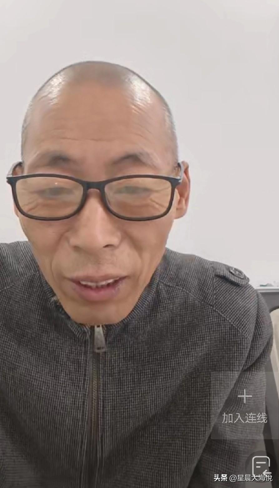 原来昨天张云鹏的继母有点不高兴是因为直播带货的事，

刚刚看到张云鹏的爸爸又出来