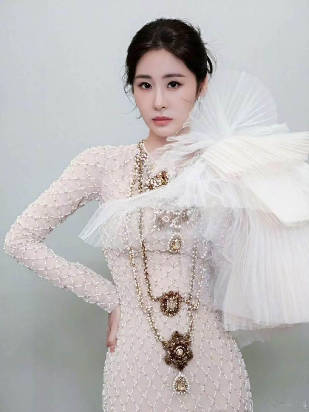 歌手补位耳帝说张碧晨身体里藏着一颗摇滚女王唱的心歌手2026不止抒情见长，张碧晨