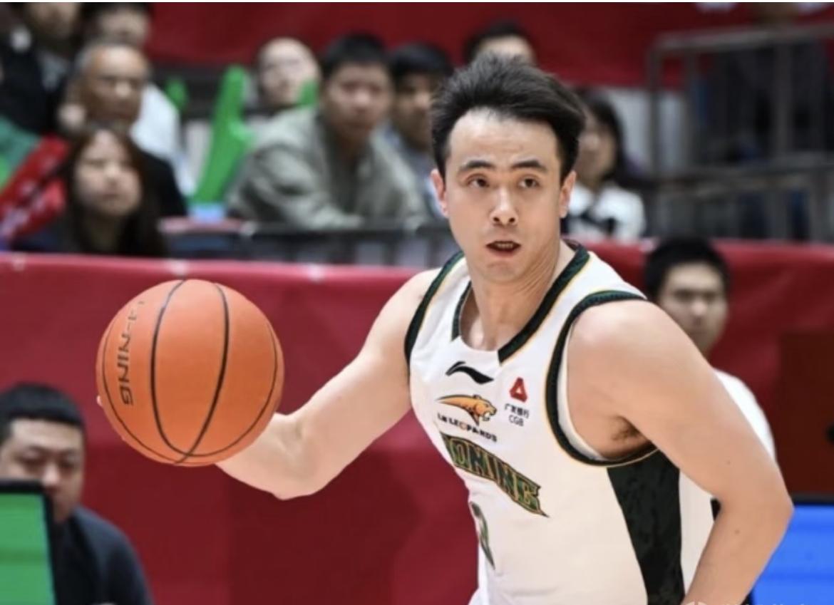 辽宁后卫线集体拉胯！继伟11中2，鄢手骐22分钟挂零，输球不冤

       