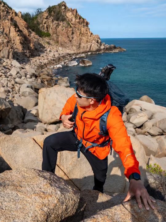 在陵水角，看阳光与海浪轻吻