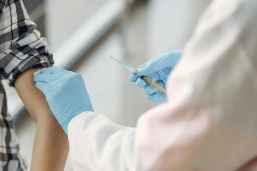 世卫组织通报称，一种新的甲型H3N2病毒亚分支正在全球快速扩散。该变种于今年8月