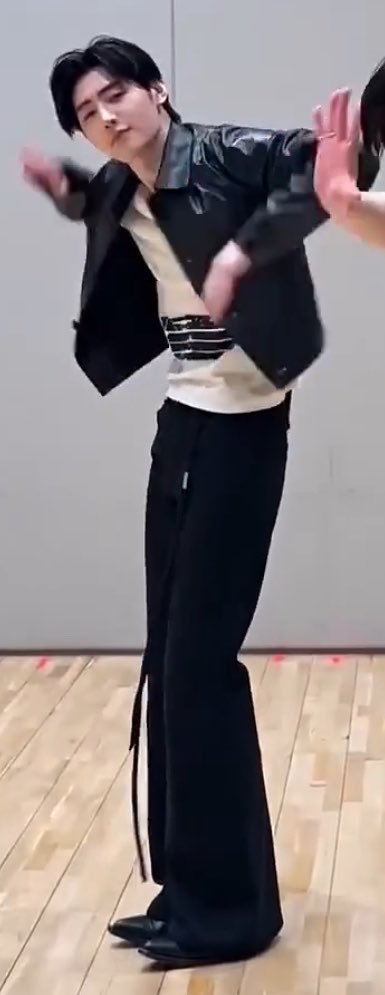 从小到大都是长—————腿 ​​​