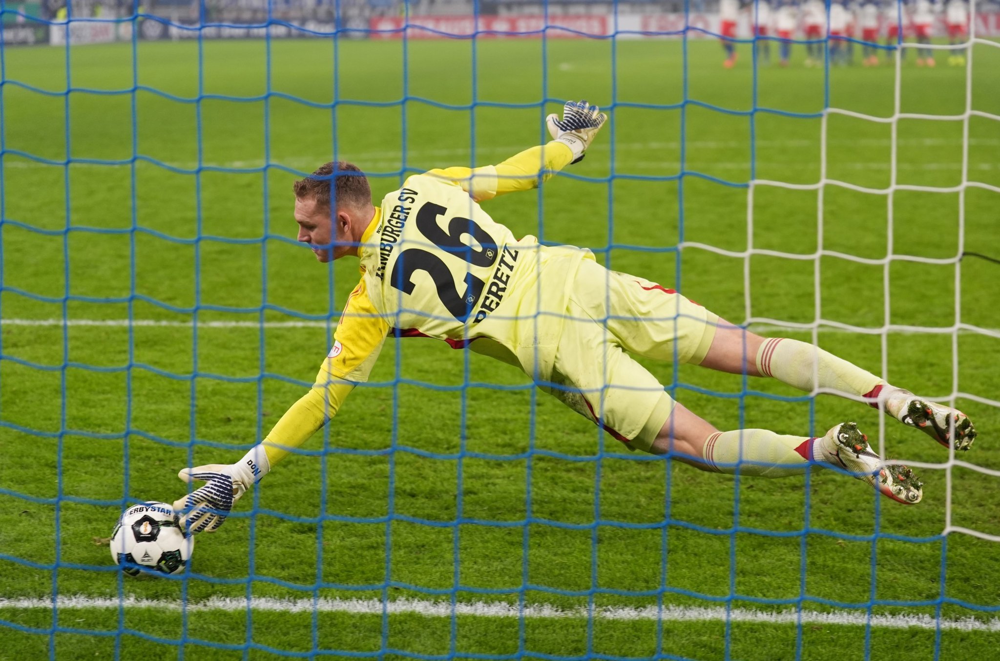 佩雷茨是南安普顿引援名单上的一个具体选择。佩雷茨目前被租借到汉堡，但还没有为球队