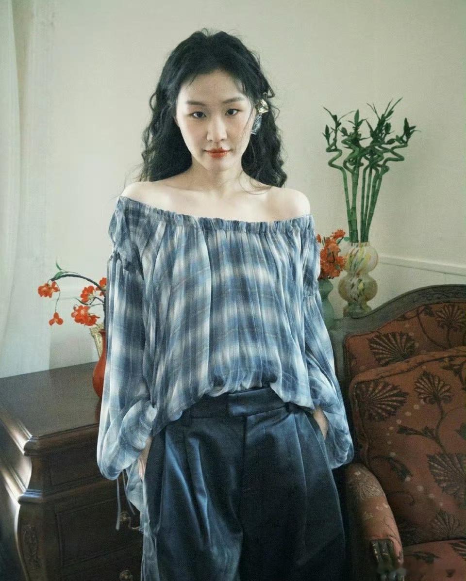 金靖瘦成这样了金靖怎么瘦成这样了，这真的是生完孩子的身材吗，太牛了吧这个身材管理