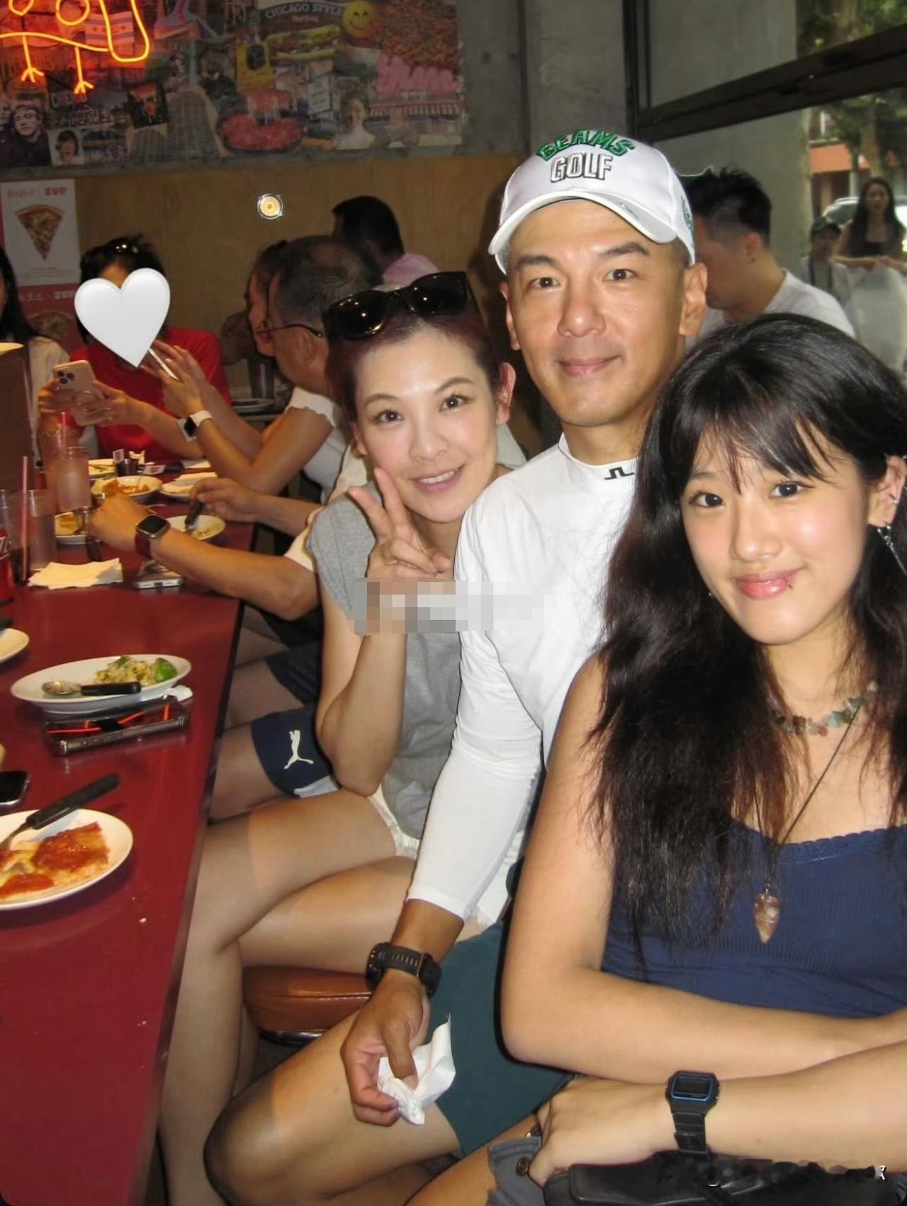 人算不如天算

孙家老太太现在天天围着梧桐妹转。听说孙女喜欢个年轻歌手，她提前半