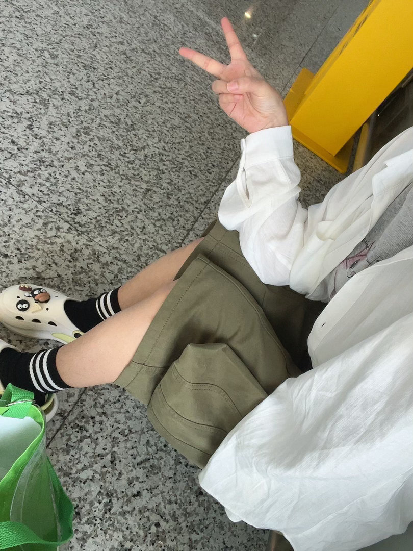 没事 我不是没赶上飞机 我只是喜欢在机场坐一天[哼][哼][哼][哼][哼] ​