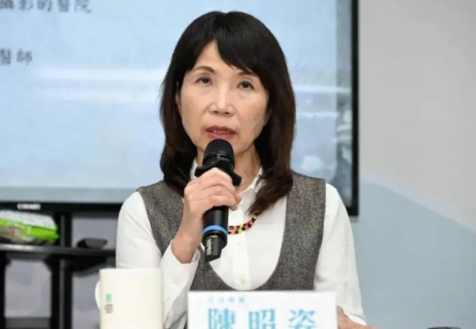 陈昭姿今日回呛，“谁考试不及格？自己不了解他谈话的意思，我跟柯文哲订的不是两年条