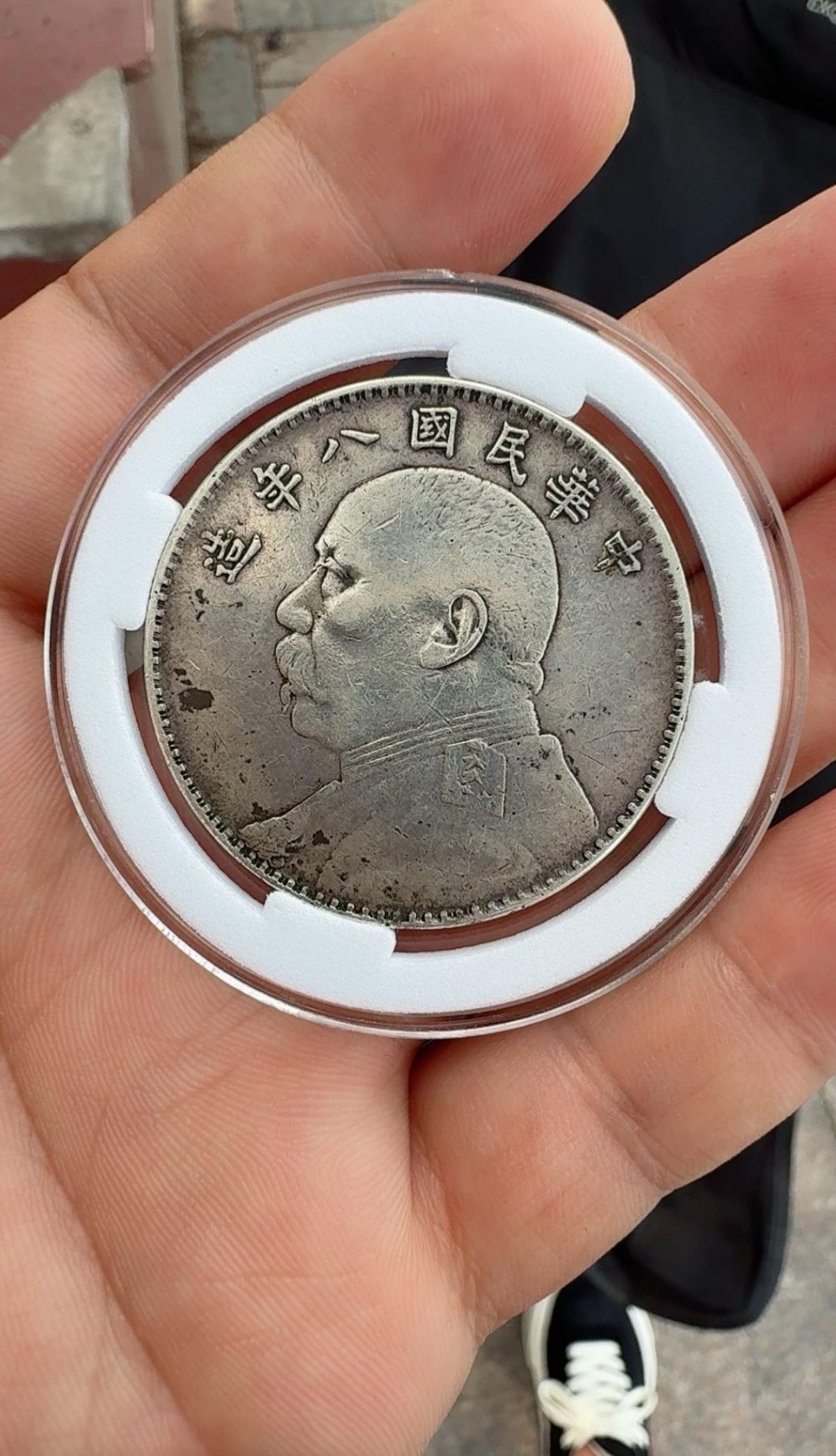 朋友一线收的原味大头8年，2000被我拿下。
大家觉得怎么样？值不值。虽然有点磕