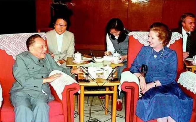 1997年6月25日，香港回归前夕，英国派出34艘战舰驶到中国南海附近，在对峙3