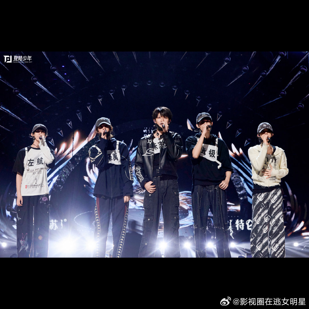 登陆少年江苏跨年彩排照登陆少年我要飞舞台登陆少年我要飞舞台今晚见 