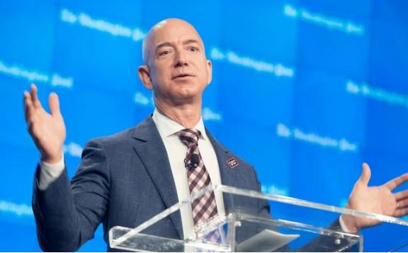 1963年，一名16岁的美国少女意外怀孕。不久，便与17岁的男友结婚，产下一名男