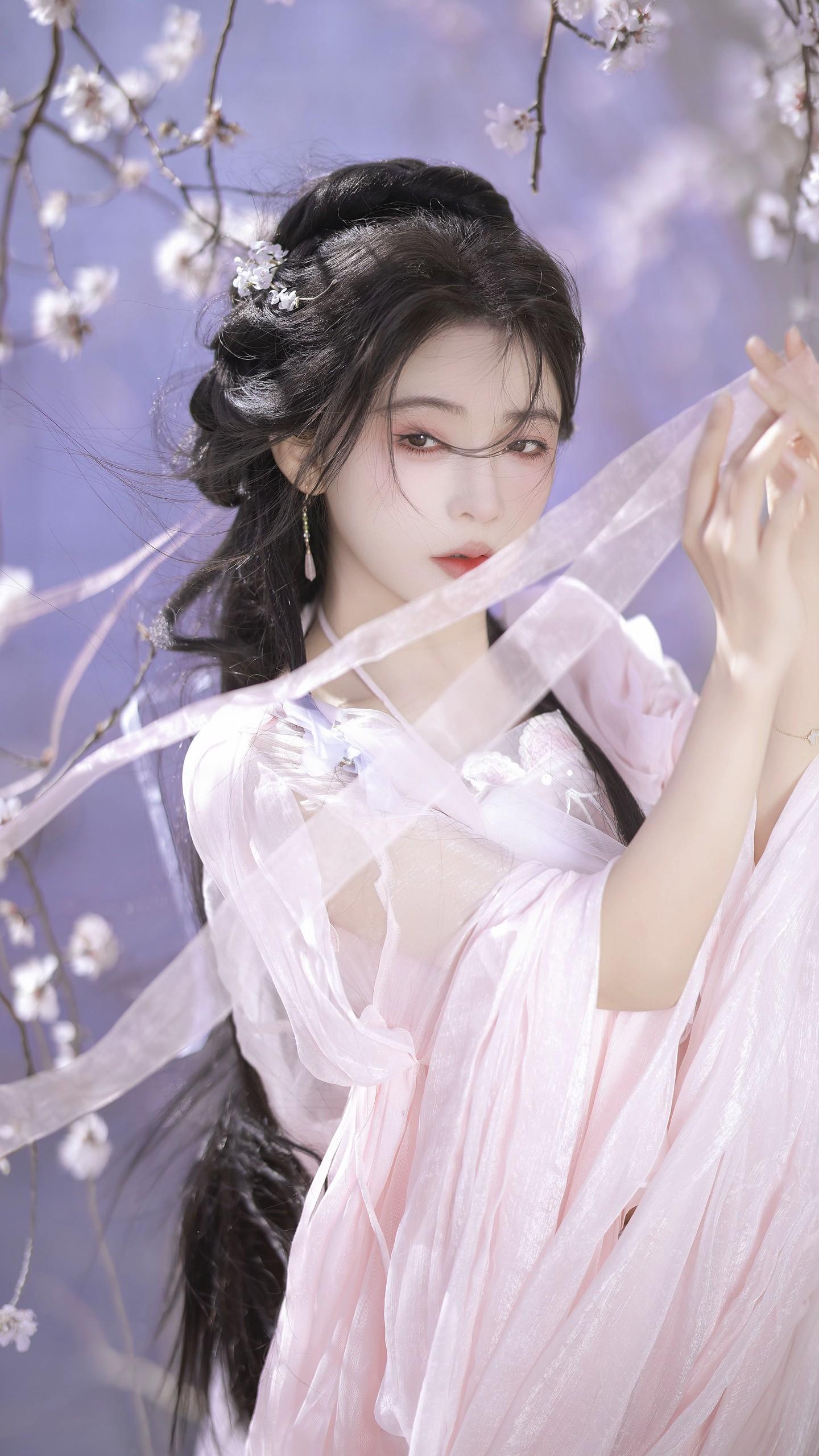 “神仙姐姐”。出镜：杨伊墨 服饰：一川山月