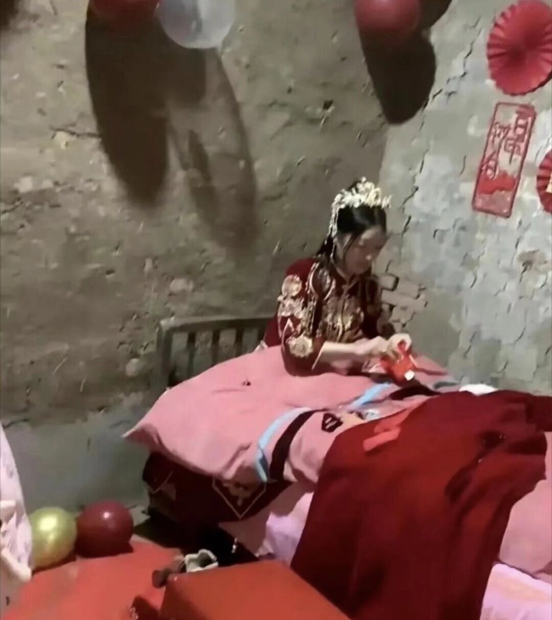 家徒四壁，这环境新娘是怎么笑得出来？ ​​​