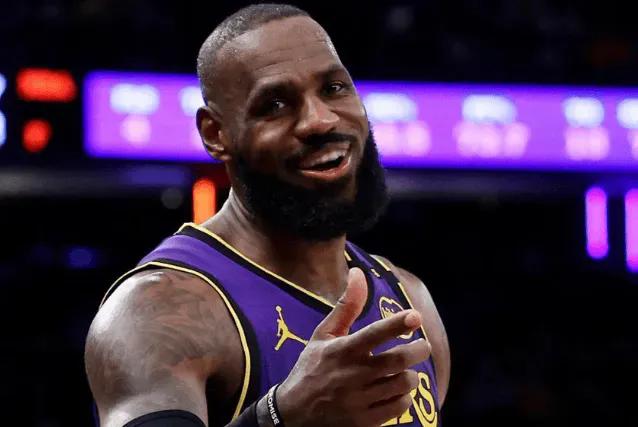 今天，41岁的詹姆斯给26岁的东契奇上了一堂课，小子，你还差得远。
湖人打灰熊，