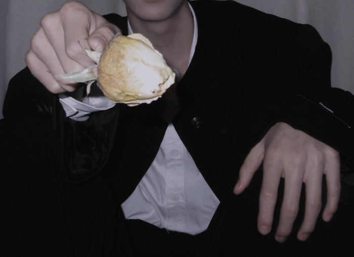 你把手伸屏幕前面勾引我很牛逼？