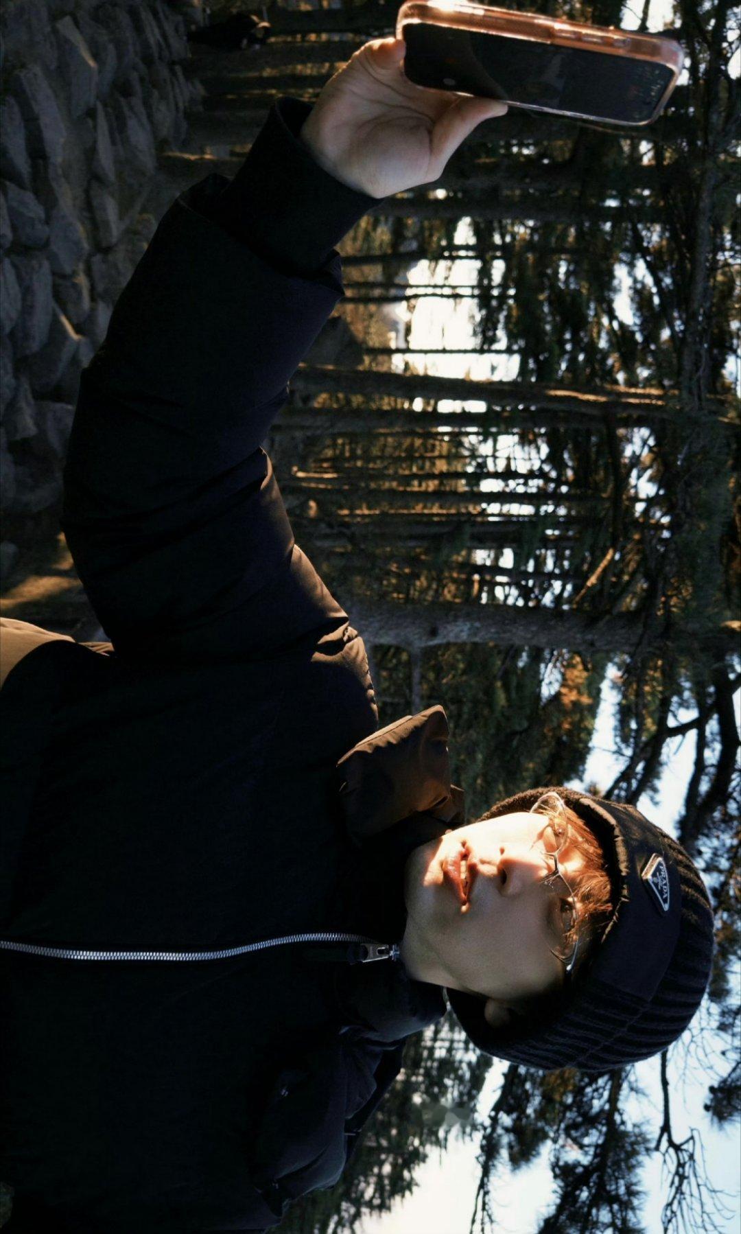 费启鸣氛围感男神～这两天高产诶日出日落全都有了你真是个大好人 