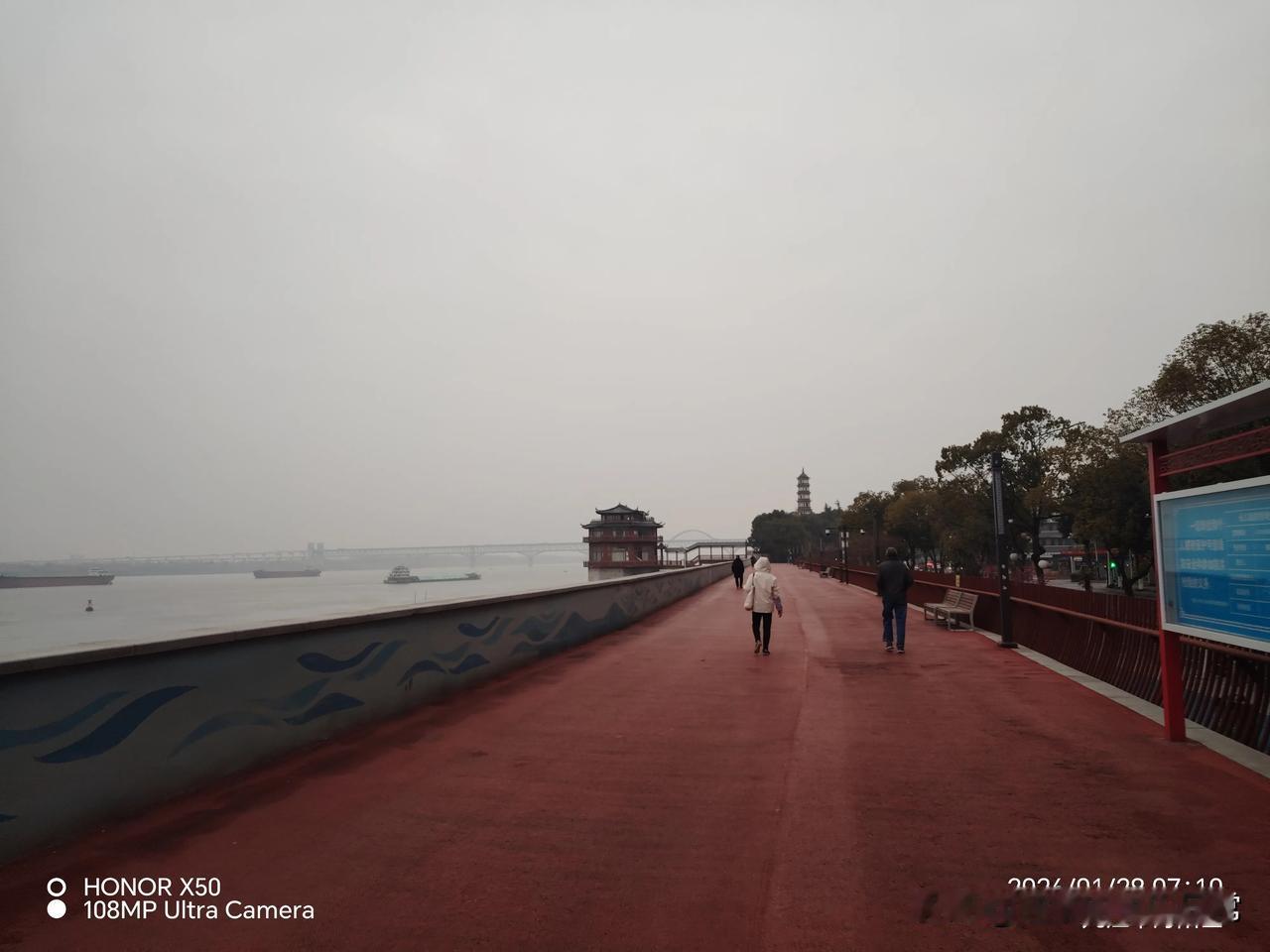 长江岸边散步“上头条聊CBA”