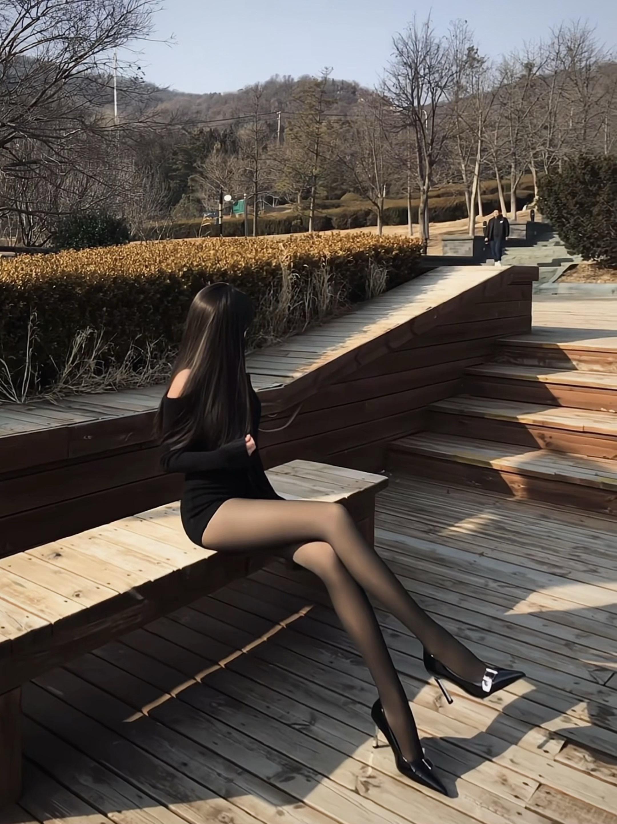 直到某天冷空气裹夹着回忆涌入我的肺.