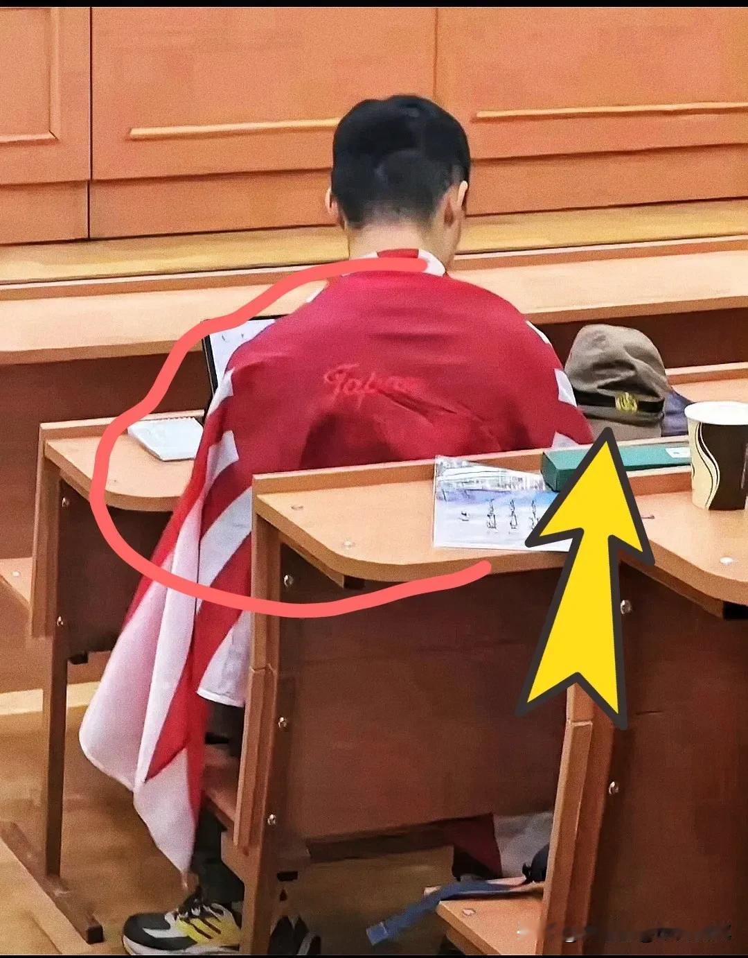 日本帝国主义的特务机关，时刻企图破坏我们的党，时刻企图利用暗藏的汉奸、托派、亲日