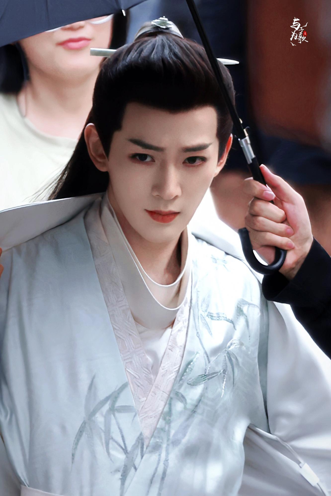 我们郑适公子真是美男子栗子头帅嘟嘟的 哪哪都好看[期待][期待][期待]邓为郑适