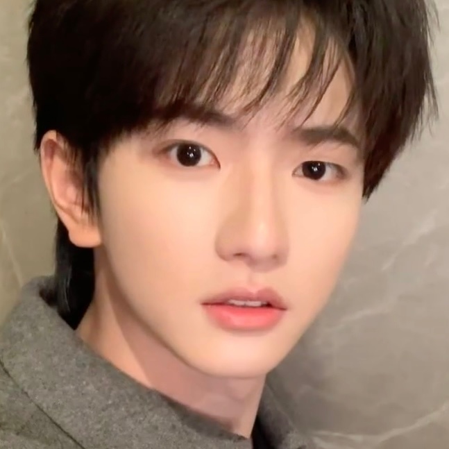 收获肥美卧蚕和小婊嫌弃脸 