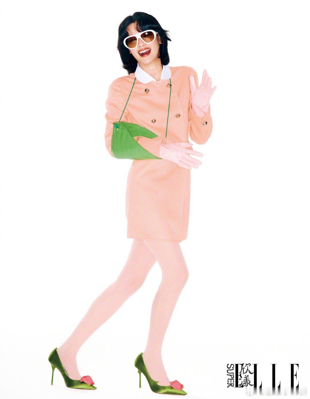 从清冷少女到复古佳人，邱天这次的红唇卷发造型太惊艳了！浓郁的色彩搭配她独特的清冷