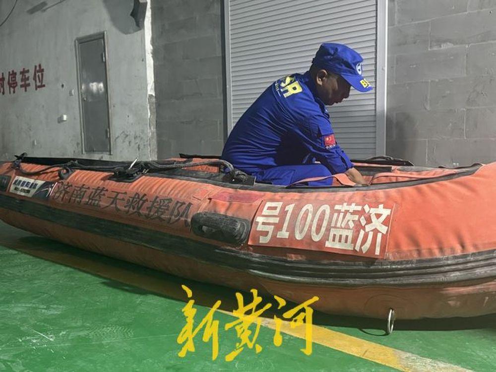 2013年，王志刚和几个志同道合的朋友凑在一起，把济南蓝天救援队组建了起来，公益