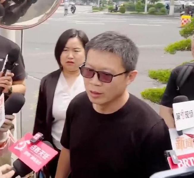 山东淄博，男子和前妻离婚后将两套房子和财产都分给了两个儿子，谁知大儿子为了要钱竟