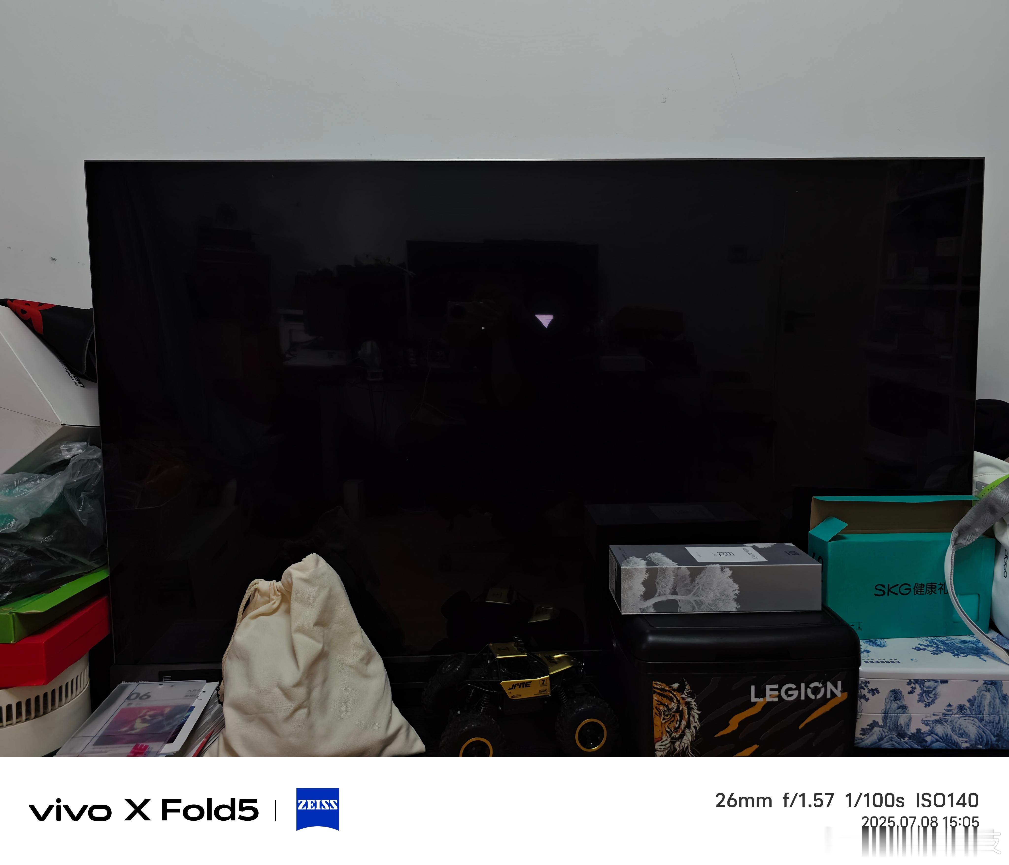 电视为什么越来越像手机了 自从有了小孩子之后，我们家的电视基本上摆在书房里很少去