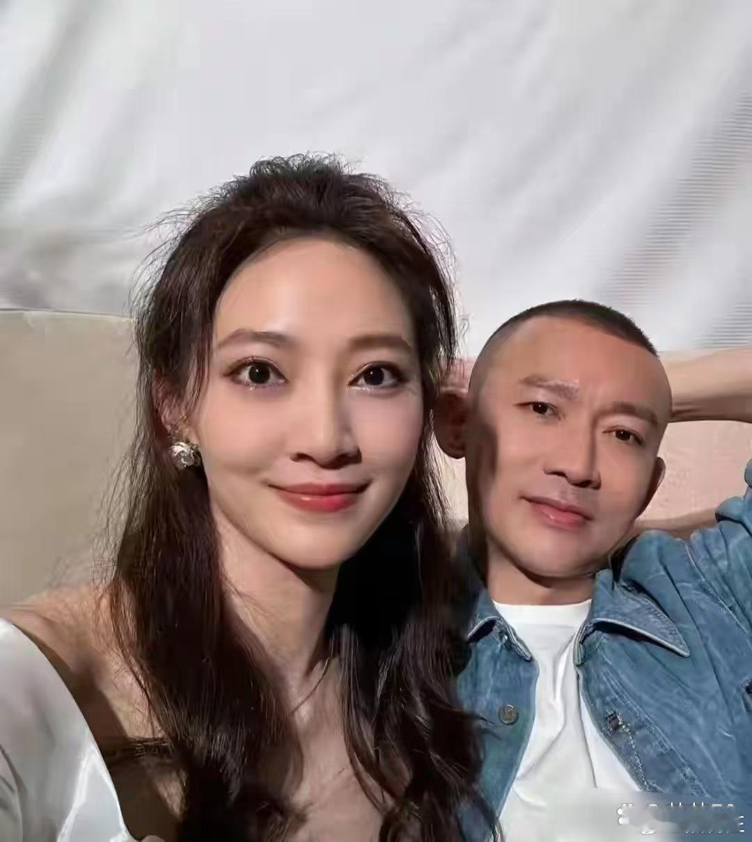 聂远一年300万养的老婆确实漂亮，五官精致，端庄优雅，简直就是绝色佳人。 ​​​