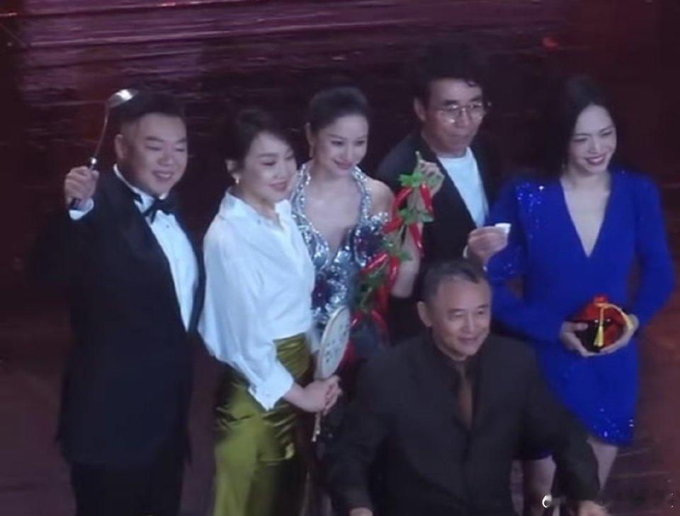 武林外传20周年了你还好吗 二十年后再看他们同框，仿佛时间没有走远。每一个笑容都