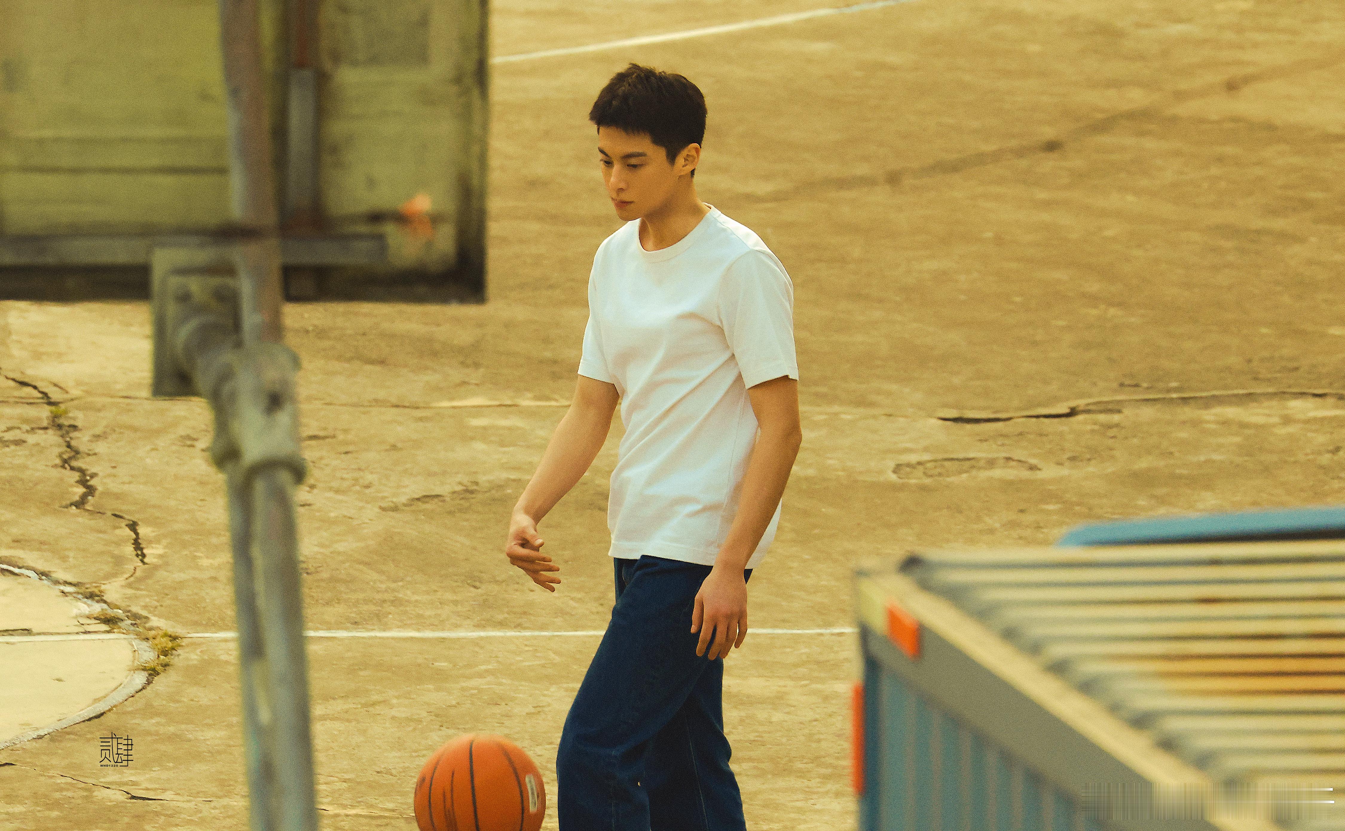 王鹤棣首部优酷独播剧属实是超级搞笑，《黑夜告白》这样的悬疑题材也是很让我们喜欢，