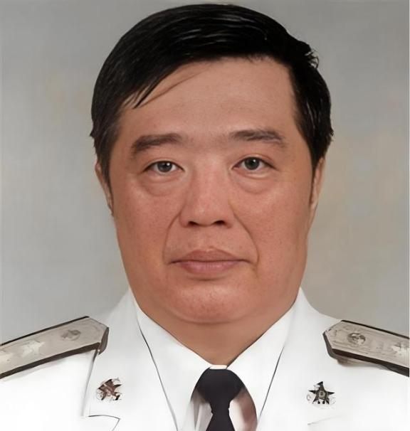 1998年，香港贺龙之子贺鹏飞，看四下没人，闪身冲进一间商人办公室 ，凑到那人耳