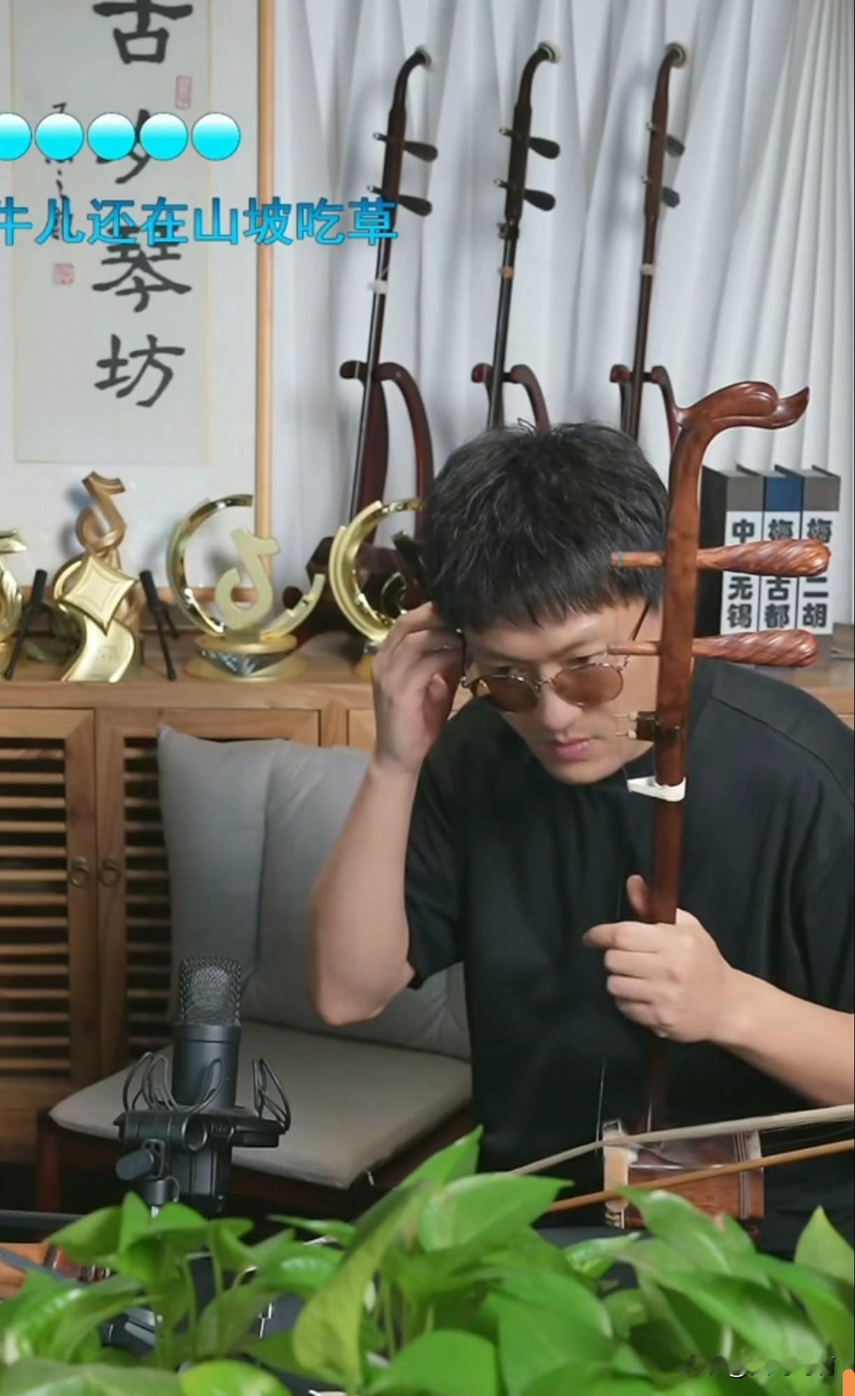 二饼今天既感动又悲催，感动的是开播五百多位老师给力饼补上星守护，悲催的是台风又返