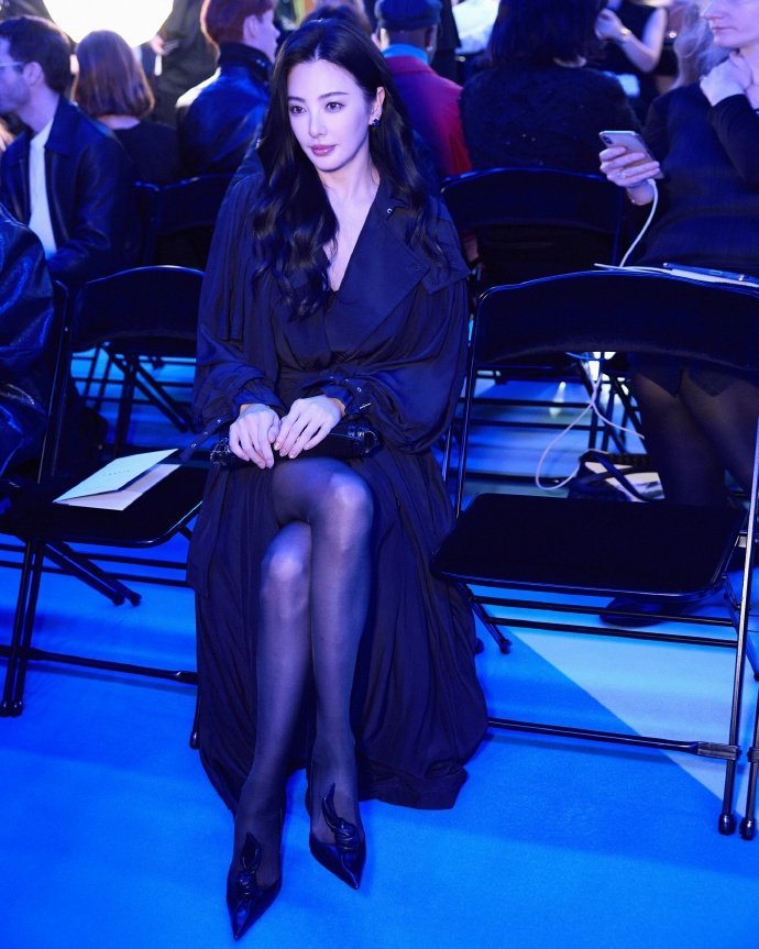 没认出来是张雨绮这谁能认出来这是张雨绮，总有种说不出口的范儿，让人疯狂着迷，这才