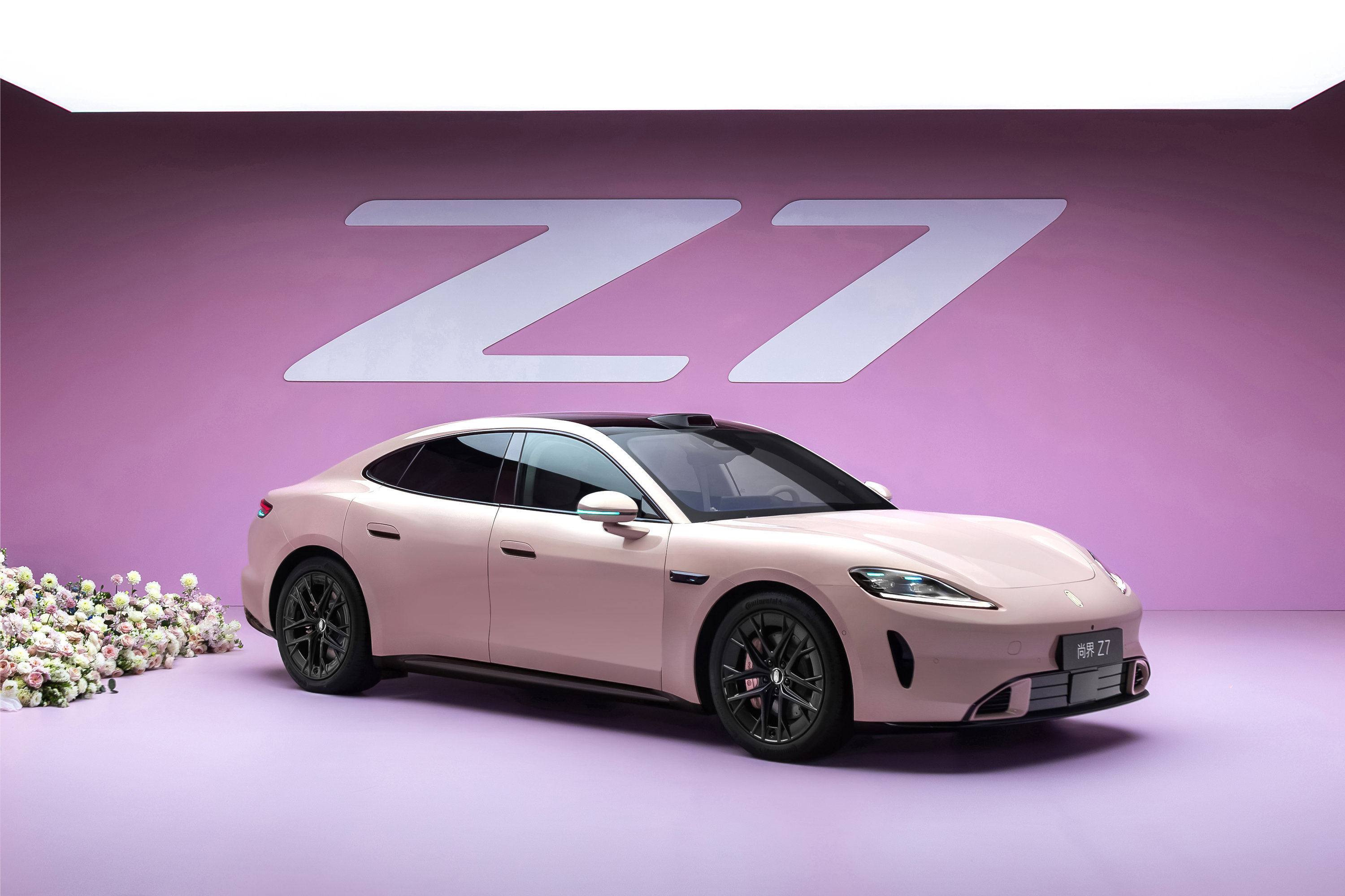 尚界Z7展车陆续进驻百家门店尚界Z7小订破70000台展车陆续进驻百家门店，华为