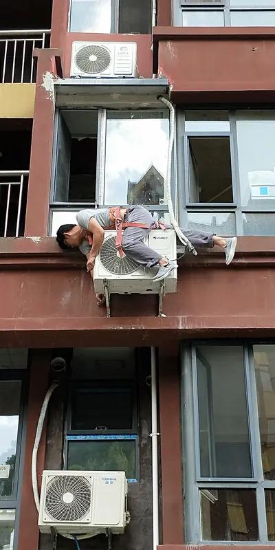 老公藏私房钱被修空调师傅当场揭穿，这剧情比电视剧还精彩！

修空调的小故事刷屏了