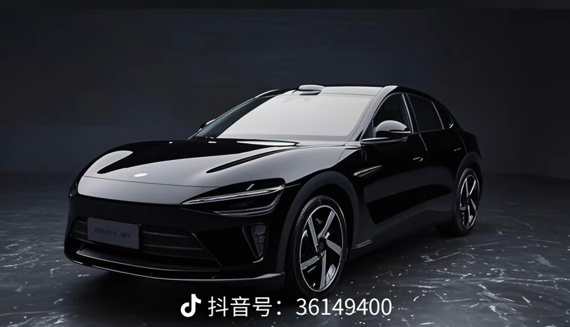 网友 p 的黑色小米 YU7 帅嘛 ​​​